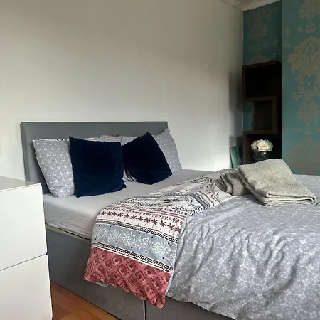 London Budget Maisonette-2